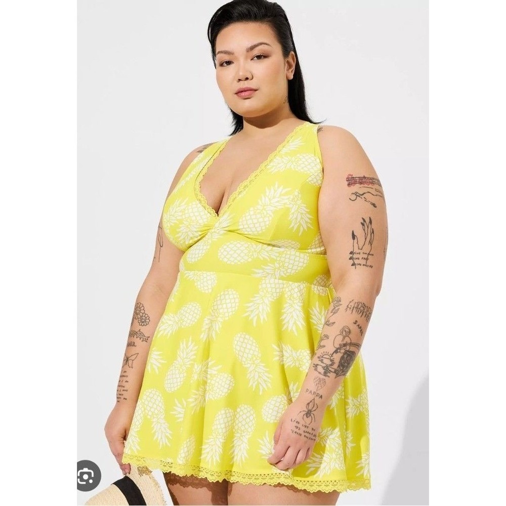 Torrid Plus Size Swimsuit Wireless Swim Dress With Brief 3 3X Yellow Padded